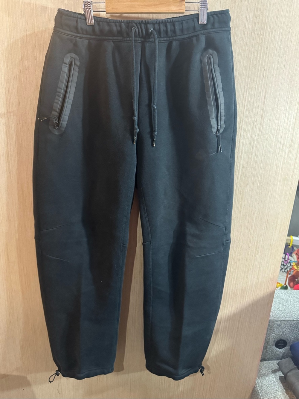 Mens Nike Tech Black Zip Pocket Sweatpants with Drawstring Bottoms Size Medium